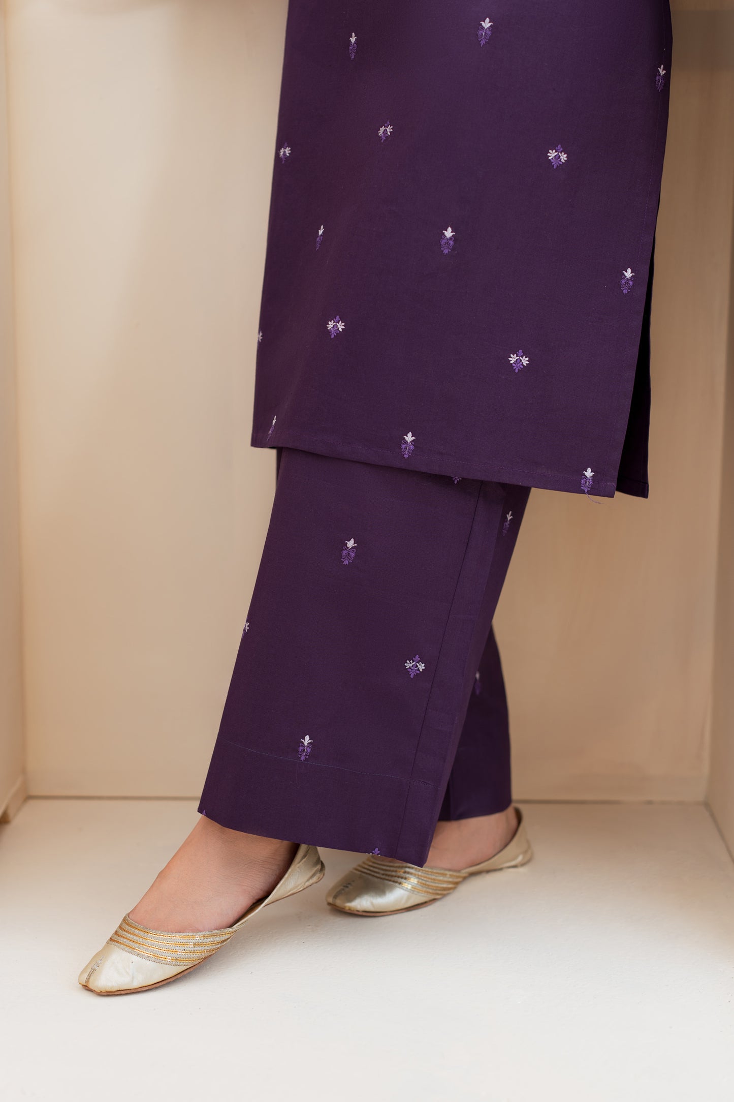 Mahpara Embroidered Suit - 2 pc