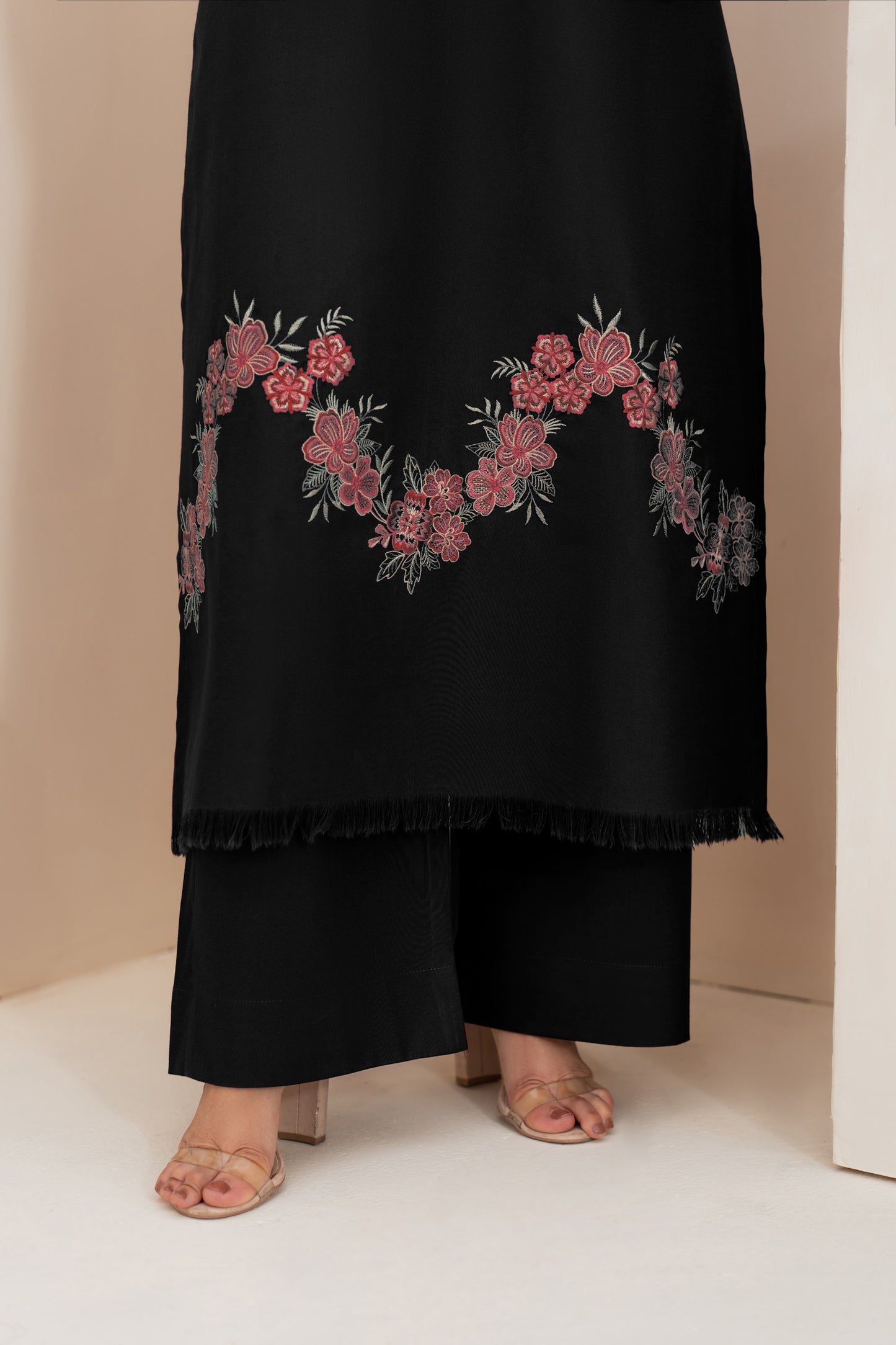 Zahrah Embroidered Suit - 2pc (Black)