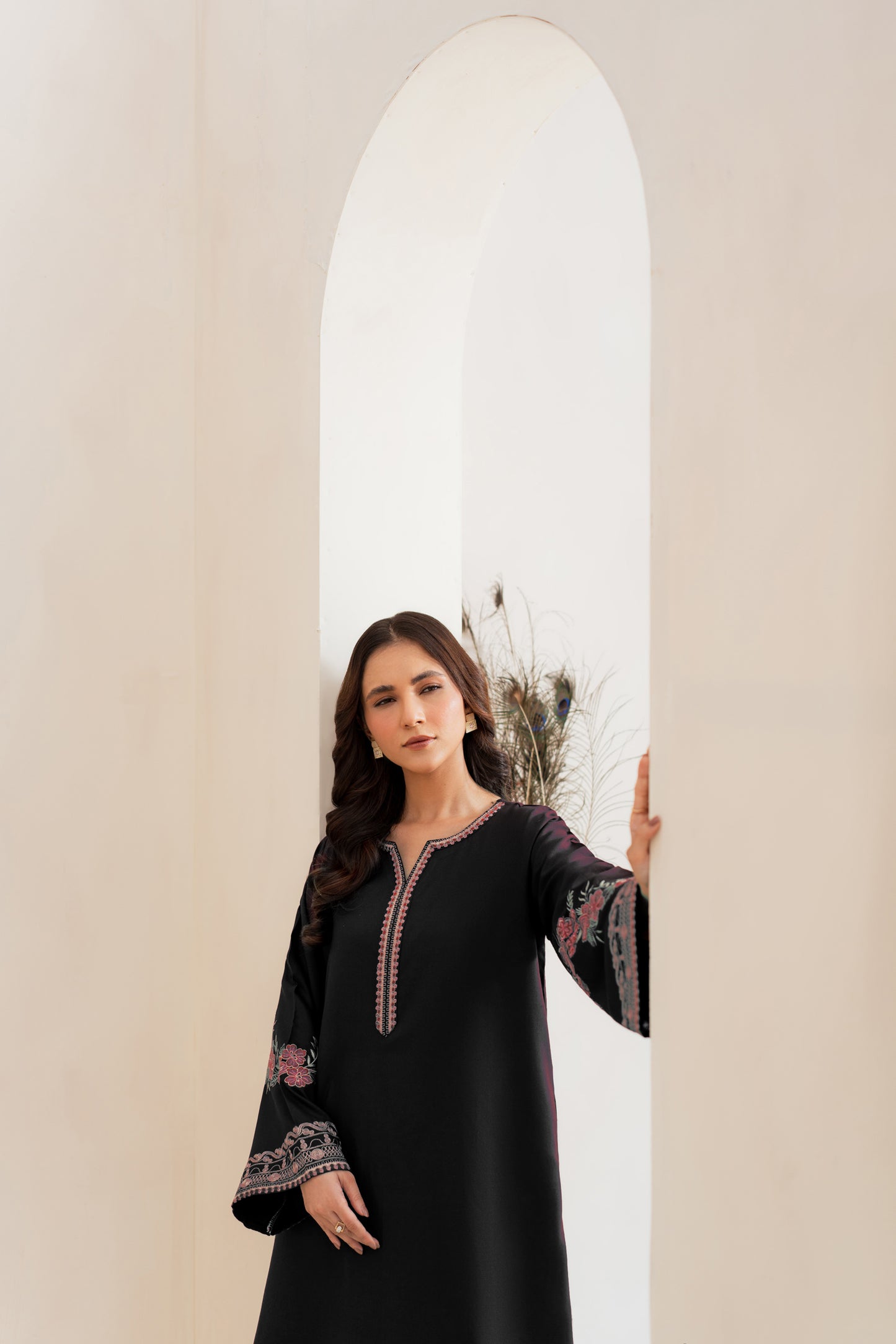 Zahrah Embroidered Suit - 2pc (Black)